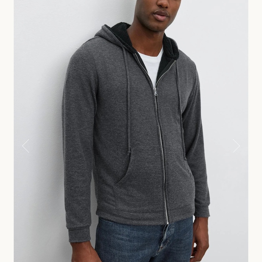 VELVET cashmere řm and Black Zip-Up Hoodie